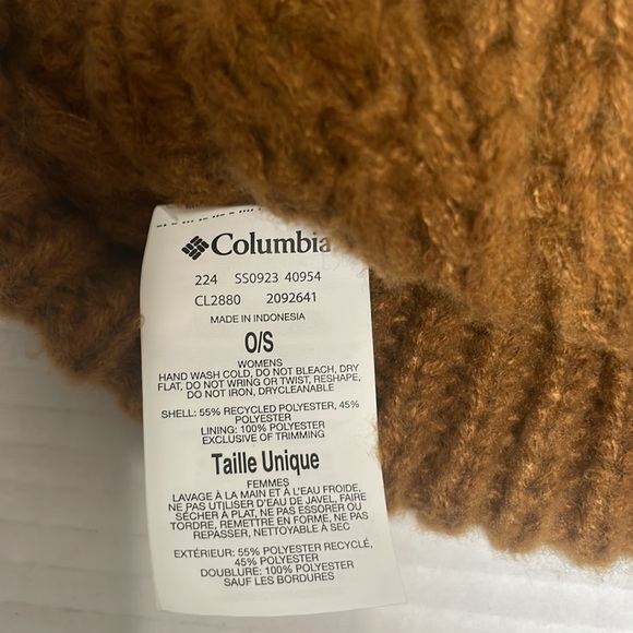 NWT Columbia Boundless Days Cable Knit Pom Beanie - Picture 3 of 3